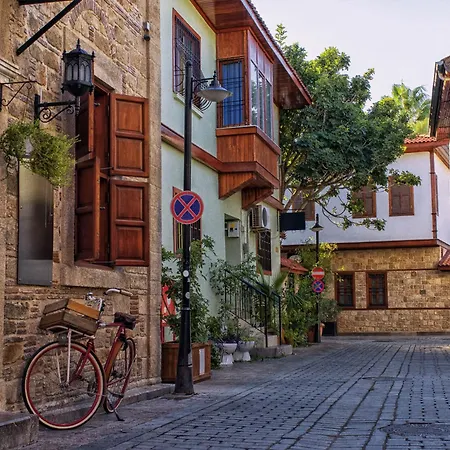 Lunay Αττάλεια